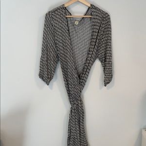 Old Navy black and white patterned wrap dress